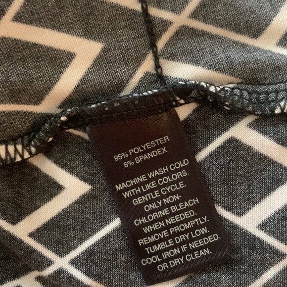 Black and white geo print tiered top from WHBM Sz LARGE - Picture 6 of 6